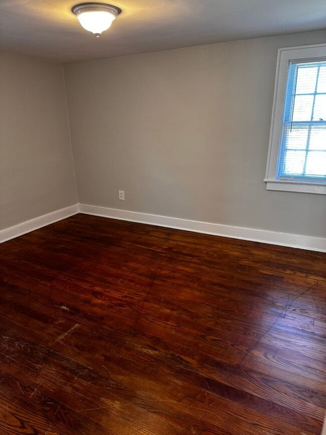 Building Photo - East Nashville 4 Bedroom