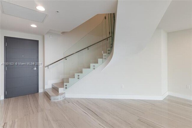 Building Photo - 17111 Biscayne Blvd