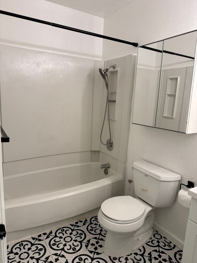 Building Photo - 2940 Candido Dr