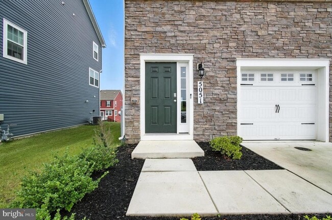 Building Photo - 5051 Silver Oak Dr