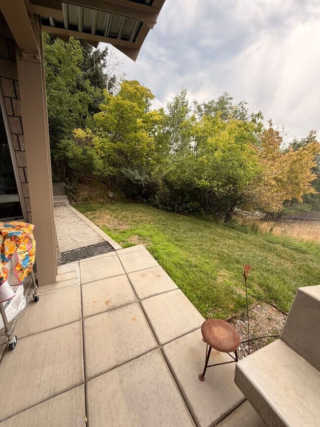 Building Photo - Beautiful Executive Retreat in the Avenues!