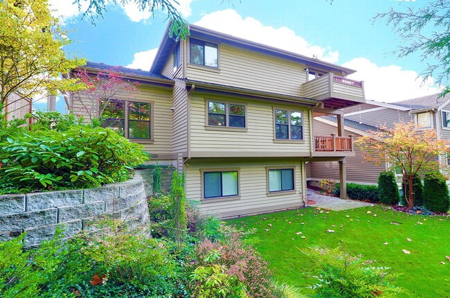 Building Photo - Stunning 5 bedroom Kirkland Home