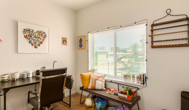 Building Photo - FULLY REMODELED HOME WITHIN A SHORT DISTAN...