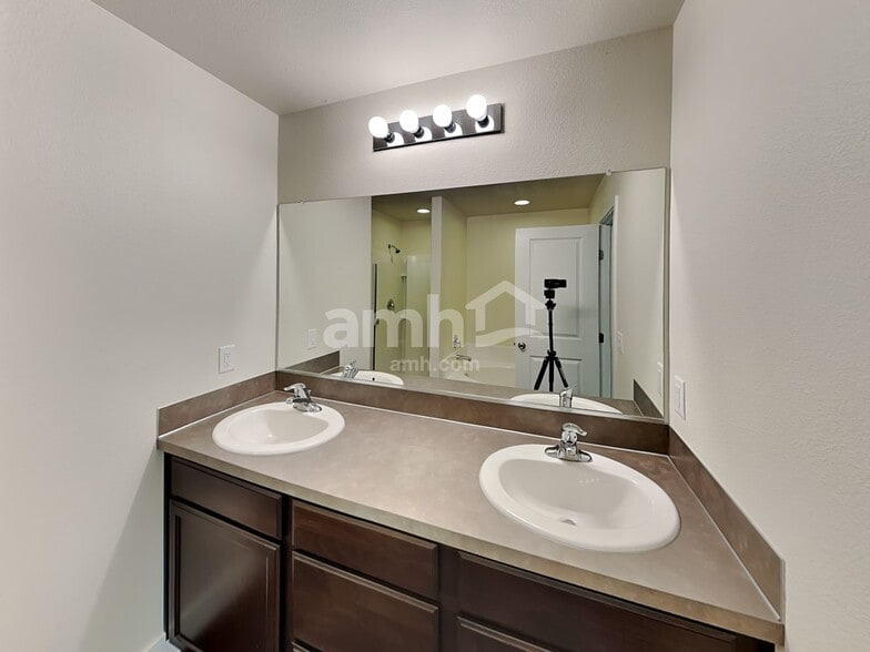 Building Photo - 1709 Blacktail Ln