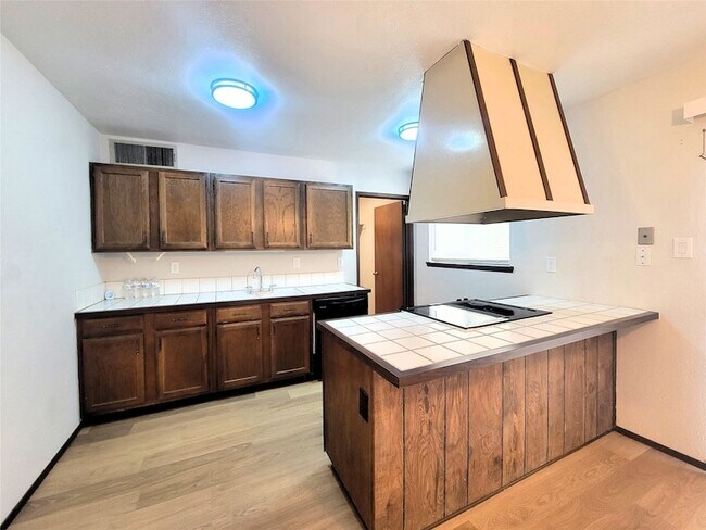 Building Photo - 7724 Val Verde Dr