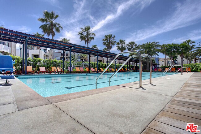 Building Photo - 6020 S Seabluff Dr