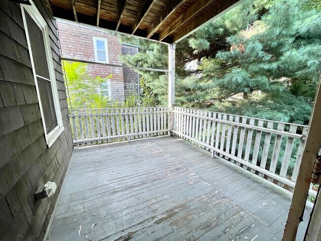 Building Photo - 106 Buttonwood St