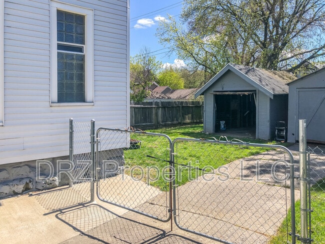 Building Photo - 1012 Bridge St NW