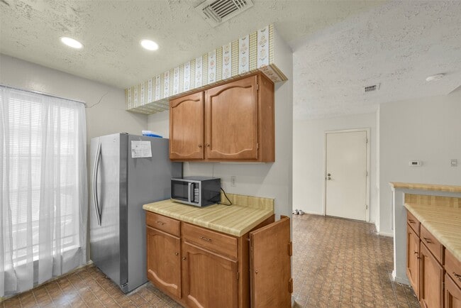 Building Photo - 16323 Summer Dawn Ln
