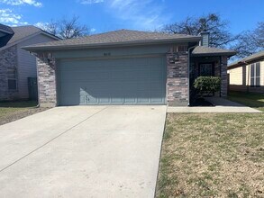 Building Photo - 3/2/2 Burleson ISD! fresh paint, New carpet ! 2 dining rooms, easy access to fort worth & 35