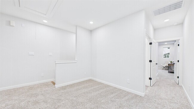 Building Photo - 5028 Creekmont Dr