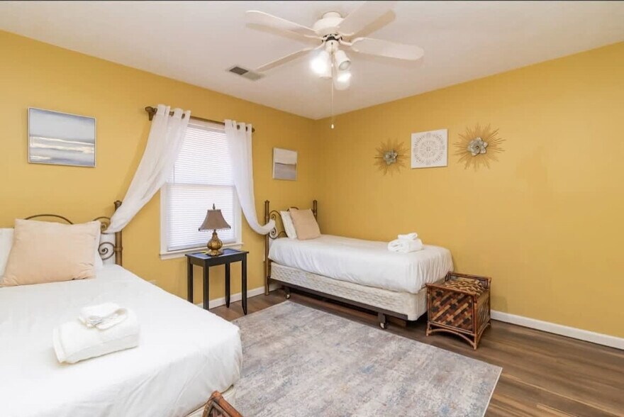 Building Photo - 6498 Yellow Stone Dr