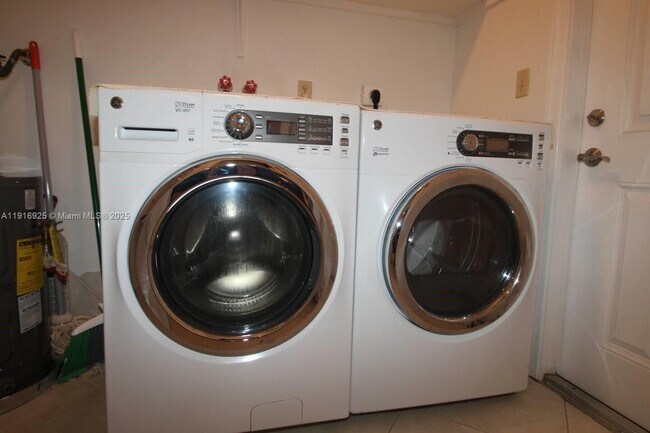 Building Photo - 1818 Fillmore St