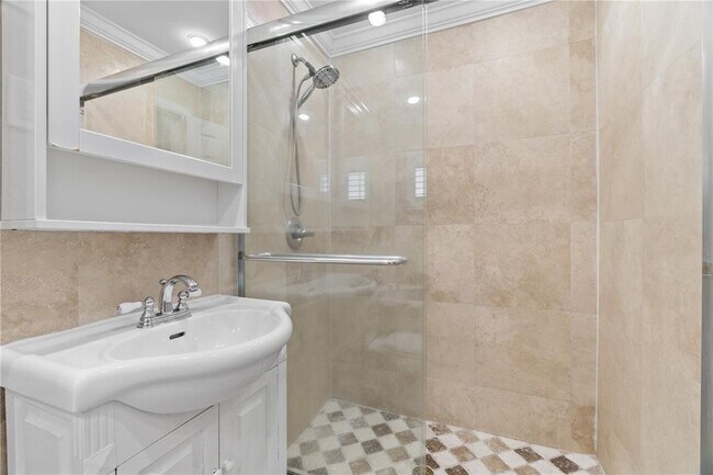 Building Photo - 5807 NE 21st Ave