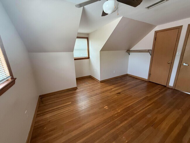 Building Photo - 4212 Beechgrove Dr