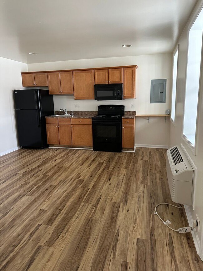 Primary Photo - 36-40 W. Market Street