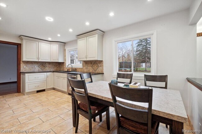 Building Photo - 19263 Sunset St