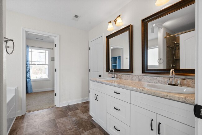 Building Photo - 1180 Henry Pl Blvd