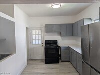 Building Photo - 545 W 36th St