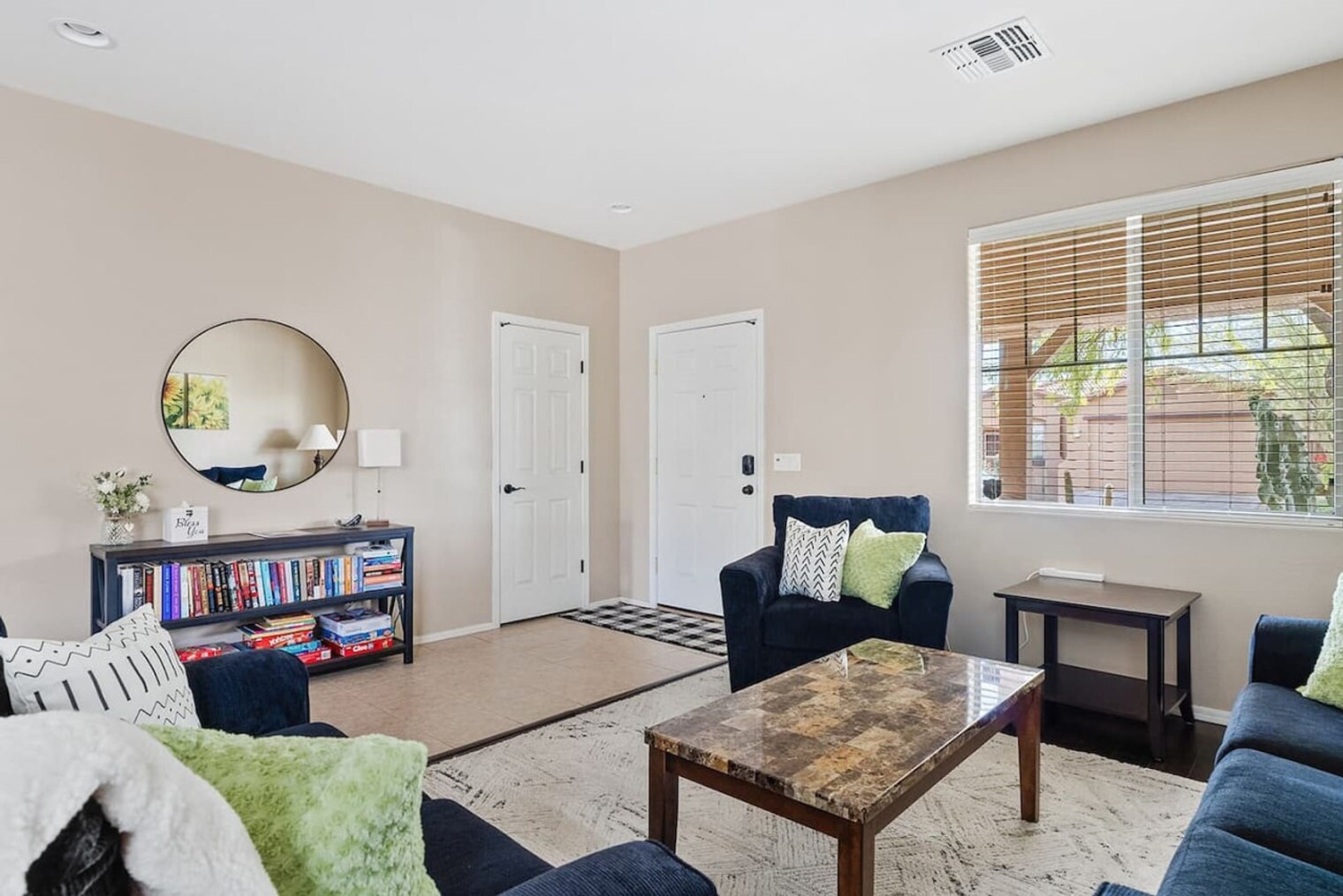 Building Photo - 488 E Diamond Trail