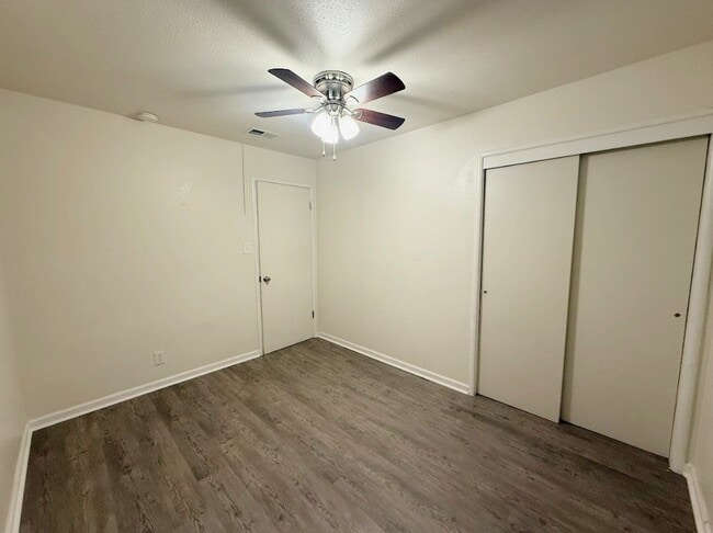 Building Photo - 3158 El Capitan Ave