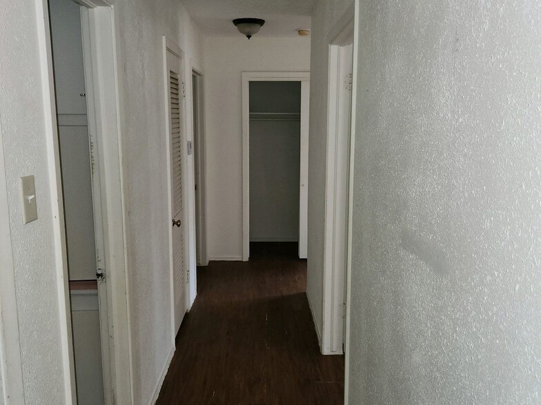 Building Photo - 208 Southview Dr