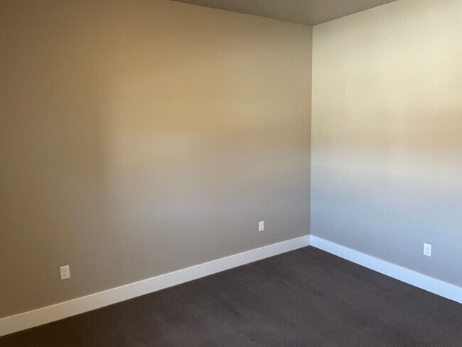 Building Photo - 2689 Blackbird Dr
