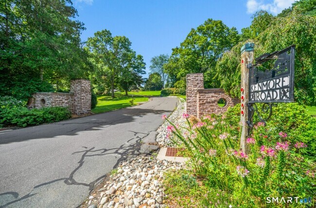 Building Photo - 92 Kenmore Rd