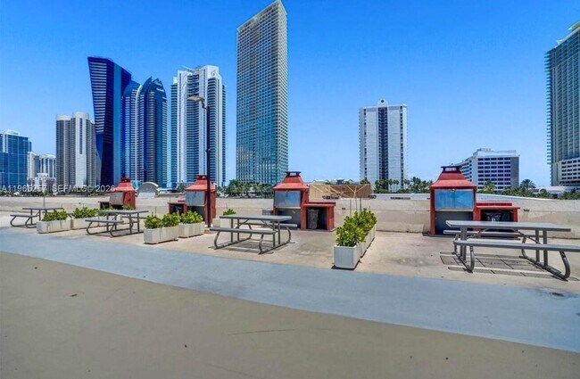 Building Photo - 17011 N Bay Rd