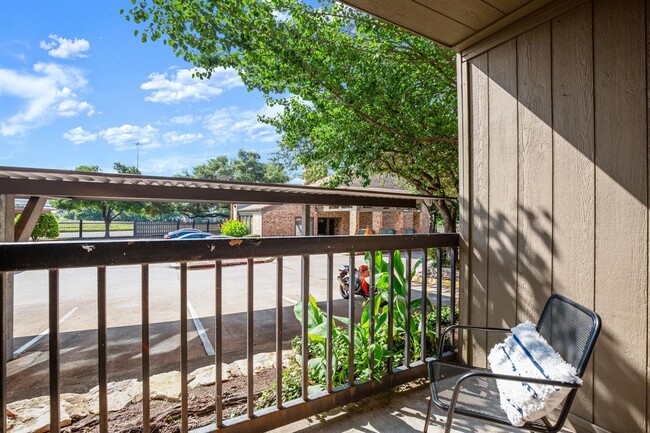 Building Photo - 8888 Tallwood Dr