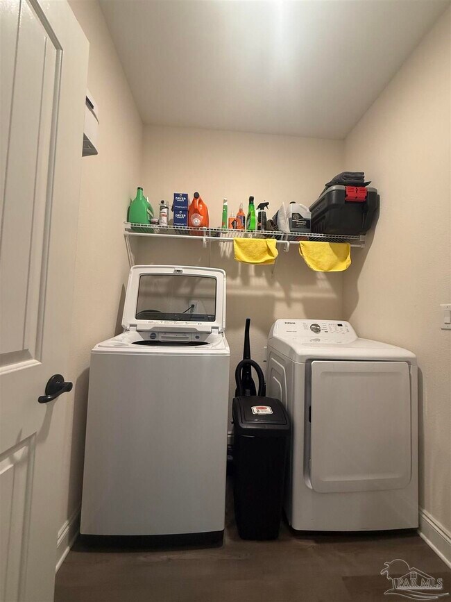 Building Photo - 5511 Micanopy Dr