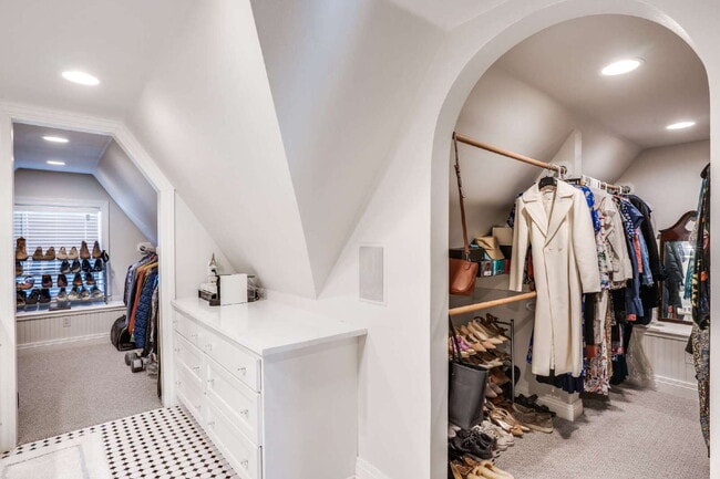 Building Photo - A Stunning, Updated Home in the heart of Dallas