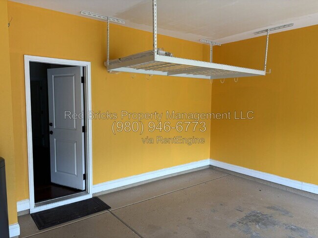 Building Photo - 2403 Palmdale Walk Dr