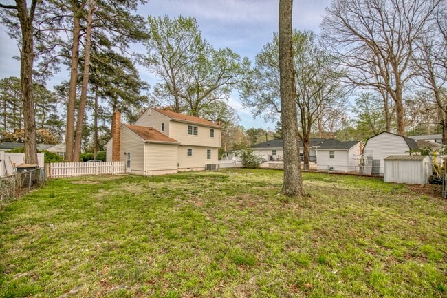 Building Photo - Great Location in Williamsburg!