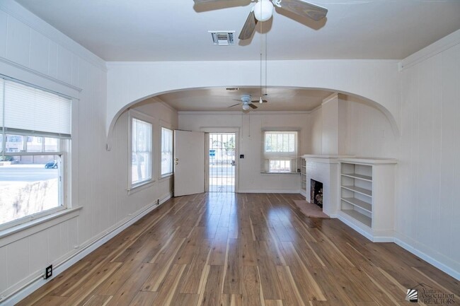 Building Photo - 632 S 4th Ave