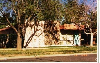 Building Photo - Buenas Casitas on 59th