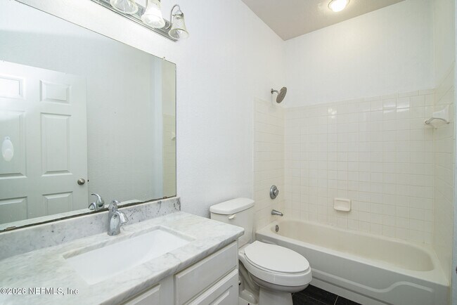 Building Photo - 13703 Richmond Park Dr N