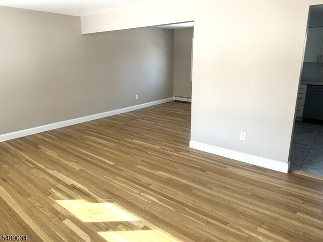 Building Photo - 28 Beardslee Hill Dr