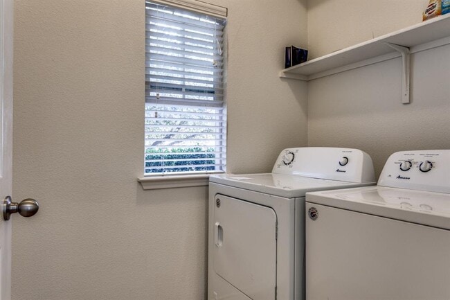 Building Photo - 10300 Laredo Dr