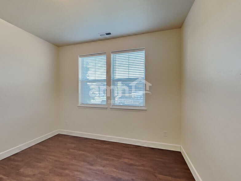 Building Photo - 275 E Sicily Dr