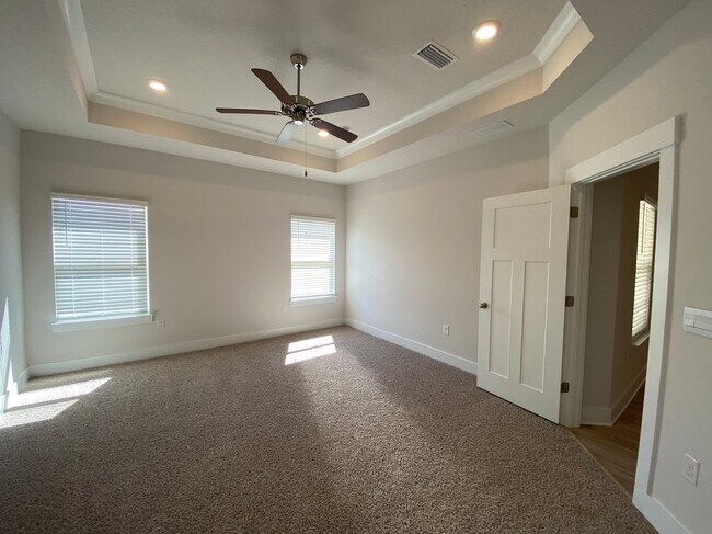 Building Photo - 3398 Southwind Dr