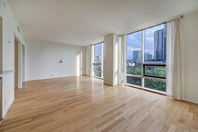 Building Photo - 5110 San Felipe St