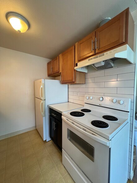 Building Photo - 4925 SE 71st Ave