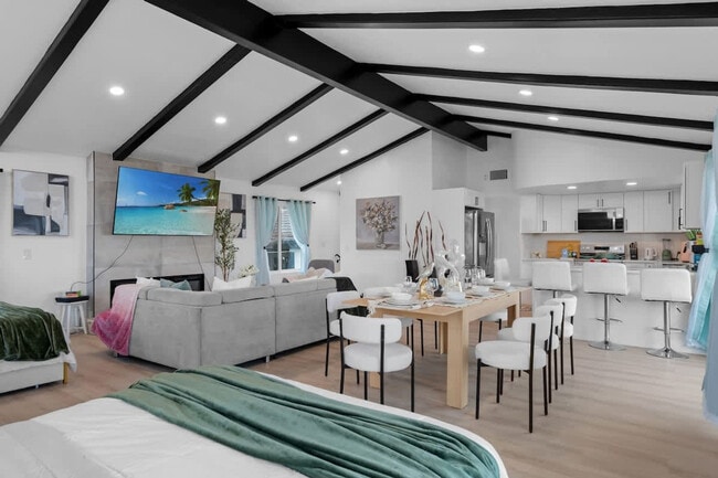 Building Photo - 5048 Bluff Pl