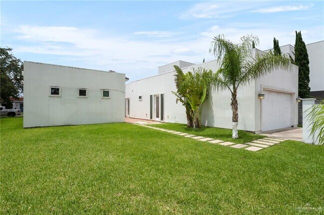 Building Photo - 21 Ben Hogan Dr