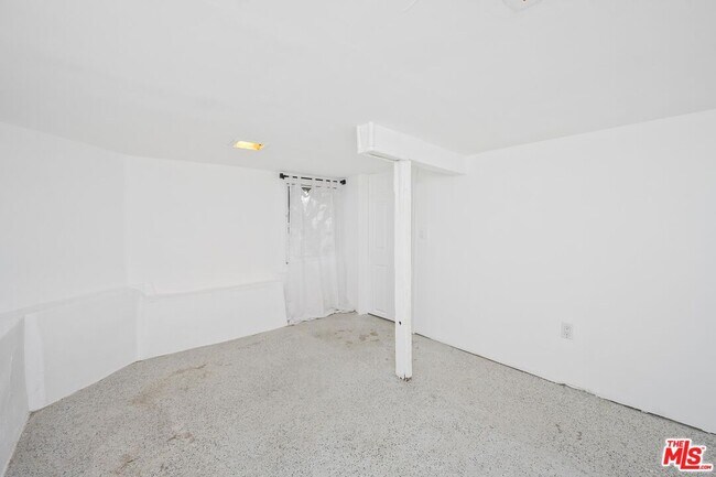 Building Photo - 1664 W 12th St