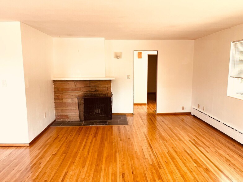 Building Photo - 2715 S 7th St