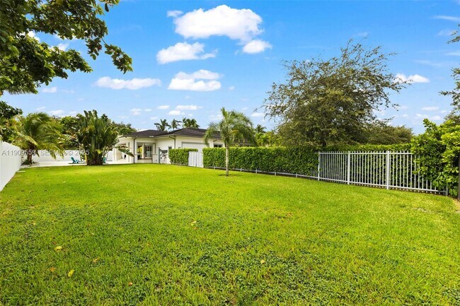 Building Photo - 9580 SW 101st Terrace