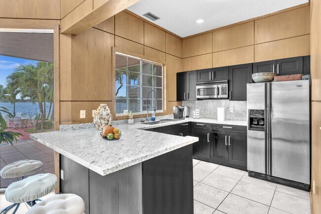 Building Photo - 2820 N Oakland Forest Dr
