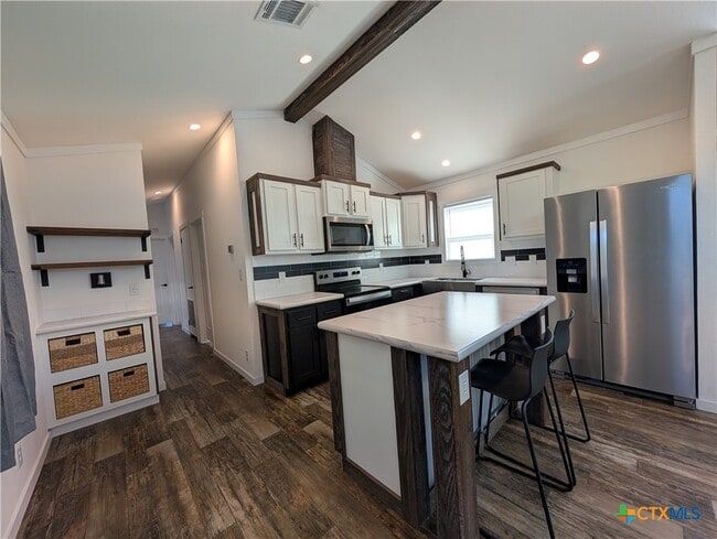 Building Photo - 120 Water Hole Ln